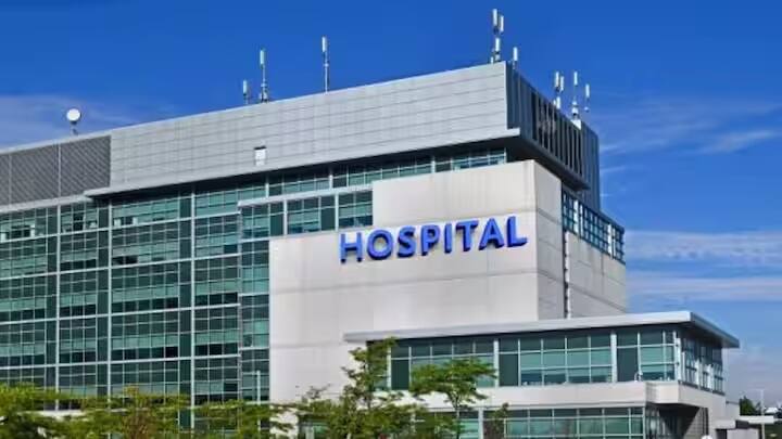 આ સંદર્ભે, તાજેતરમાં અમદાવાદથી સમાચાર આવ્યા છે કે, ત્યાંની હોસ્પિટલમાં લોકો આયુષ્માન ભારત યોજના હેઠળ લાભ લેવા માટે પાત્ર નથી. તેની પાસેથી પૈસા લઈને તેનું આયુષ્માન કાર્ડ છેતરપિંડી કરવામાં આવી રહ્યું છે.