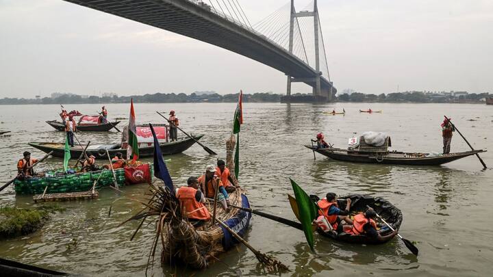 আগামী ২৪ ঘণ্টায় তাপমাত্রা সামান্য কমতে পারে। বুধবারের মধ্যে আবার তাপমাত্রা কিছুটা বাড়তে পারে।