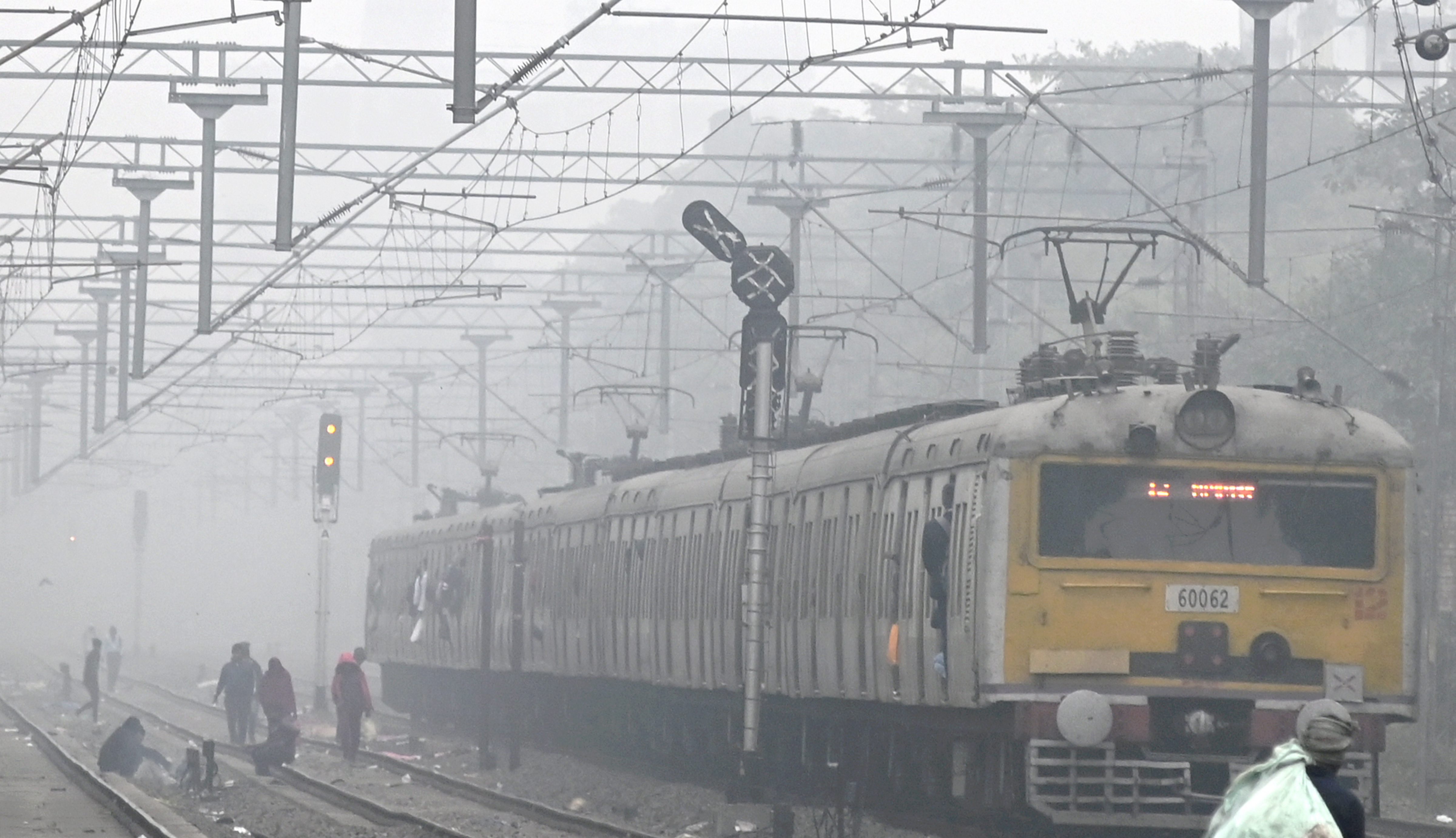 Weather Today: পশ্চিমী ঝঞ্ঝায় 'আটকে' গেল শীত! ডিসেম্বরে ঊর্ধ্বমুখী পারদ! বড়দিনে বাড়বে গরম?