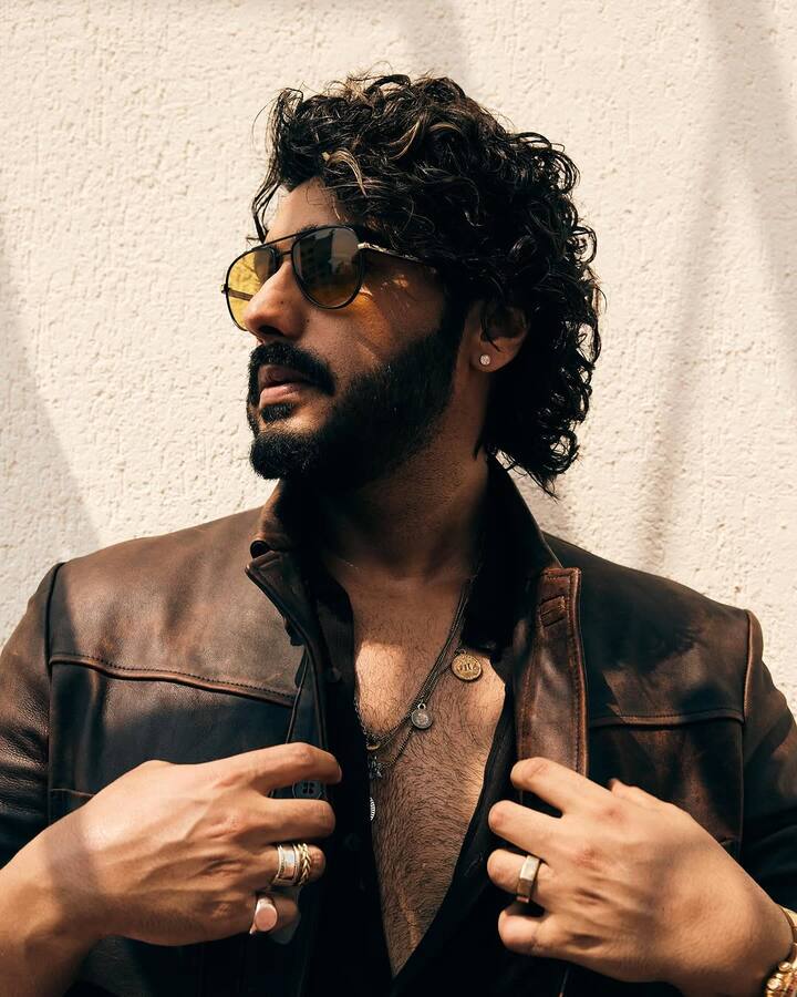 अर्जुन ने आगे कहा कि, ‘जब भी कोई पहली बार सलमान खान से मिलता है. तो वो ज्यादा गर्मजोशी नहीं दिखाते. इसलिए लोग उनके बारे में ये सोच लेते हैं कि वो काफी सख्त इंसान है.’