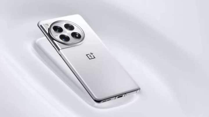 At the same time, OnePlus 13 will have a 6.82 inch display and will work on Qualcomm Snapdragon 8 Elite processor. Three 50MP cameras will be provided in the back of this phone and a 6000 mAh battery will be provided.