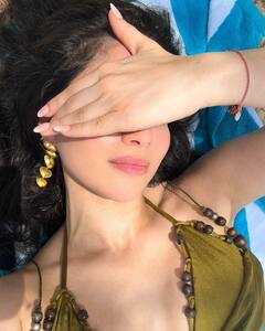 Sara Tendulkar : సారా టెండూల్కర్ బీచ్ లుక్స్ చూశారా? స్టన్నింగ్ అవుట్​ఫిట్​లో అదిరే ఫోజులిచ్చిన బ్యూటీ