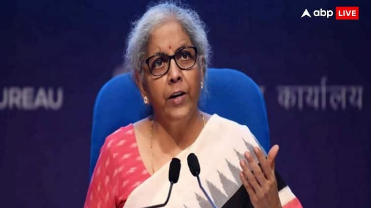 GST Council approves tax on used electric vehicles opposition criticizes increase in tax rates GST Council: 'सपनों को कुचल रही सरकार', GST काउंसिल के फैसलों पर भड़के अरविंद केजरीवाल-अखिलेश यादव