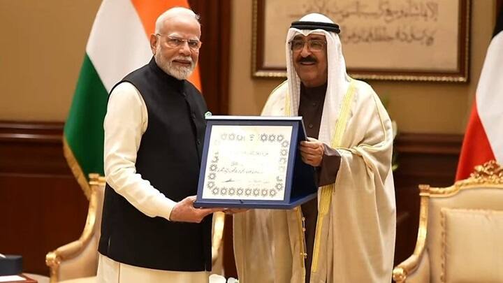PM Narendra Modi receives Kuwait highest honour The Order of Mubarak Al Kabeer மேலும் ஒரு சர்வதேச அங்கீகாரம்.. பிரதமர் மோடிக்கு குவைத் நாட்டின் உயரிய விருது!
