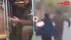 पाकिस्तान की चरसी पुलिस! खुलेआम चरस बेचते पकड़ा गया पुलिस वाला, कैमरा देख हो गया फरार, देखें वीडियो