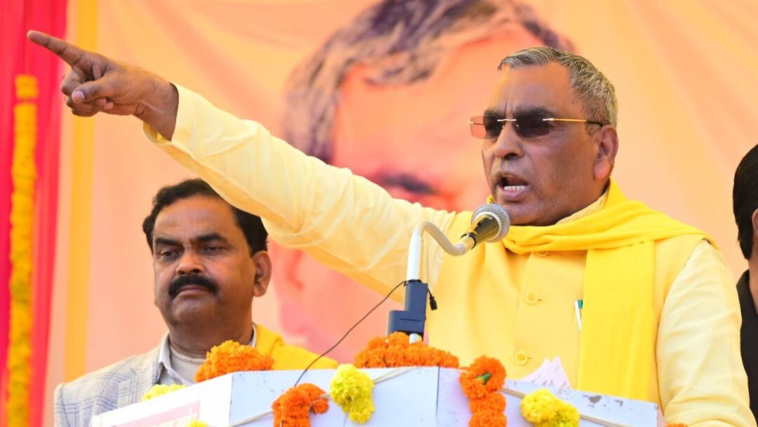 Om Prakash Rajbhar Said Samajwadi Party government chakravyuh Against Azam Khan 'सपा सरकार में रचे गए चक्रव्यूह के शिकार हैं आजम खान', ओम प्रकाश राजभर ने लगाया बड़ा आरोप