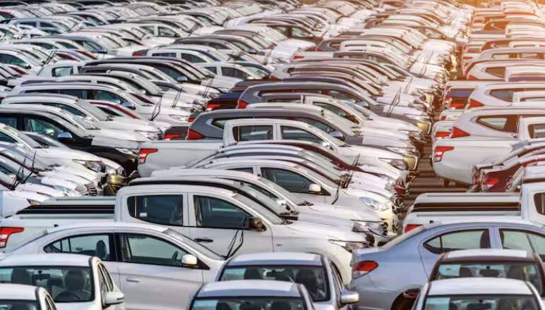 gst council increases tax on used cars in india ਆਮ ਲੋਕਾਂ ਨੂੰ ਮੋਦੀ ਸਰਕਾਰ ਦਾ ਨਵਾਂ ਝਟਕਾ ! ਹੁਣ ਪੁਰਾਣੀ ਕਾਰ ਖ਼ਰੀਦਣ 'ਤੇ ਦੇਣਾ ਪਵੇਗਾ 18 ਫੀਸਦੀ GST, ਸਰਕਾਰ ਦੇ ਆਏ ਅੱਛੇ ਦਿਨ