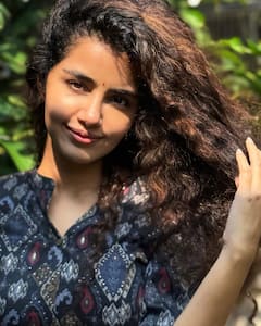Anupama Parameswaran : అనుపమ పరమేశ్వరన్ ప్రేమమ్ లుక్​ ఈజ్ బ్యాక్.. జుట్టుతో పాటు క్యూట్​నెస్​ని పెంచేసిన హీరోయిన్