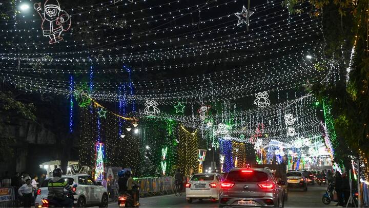 আজ ও সপ্তাহান্তে শুক্রবার পরপর পশ্চিমী ঝঞ্ঝা ঢুকবে। ফলে বড়দিনে জাঁকিয়ে শীত পড়ার সম্ভাবনা নেই। বুধবার থেকে ফের বাড়তে পারে তাপমাত্রা।