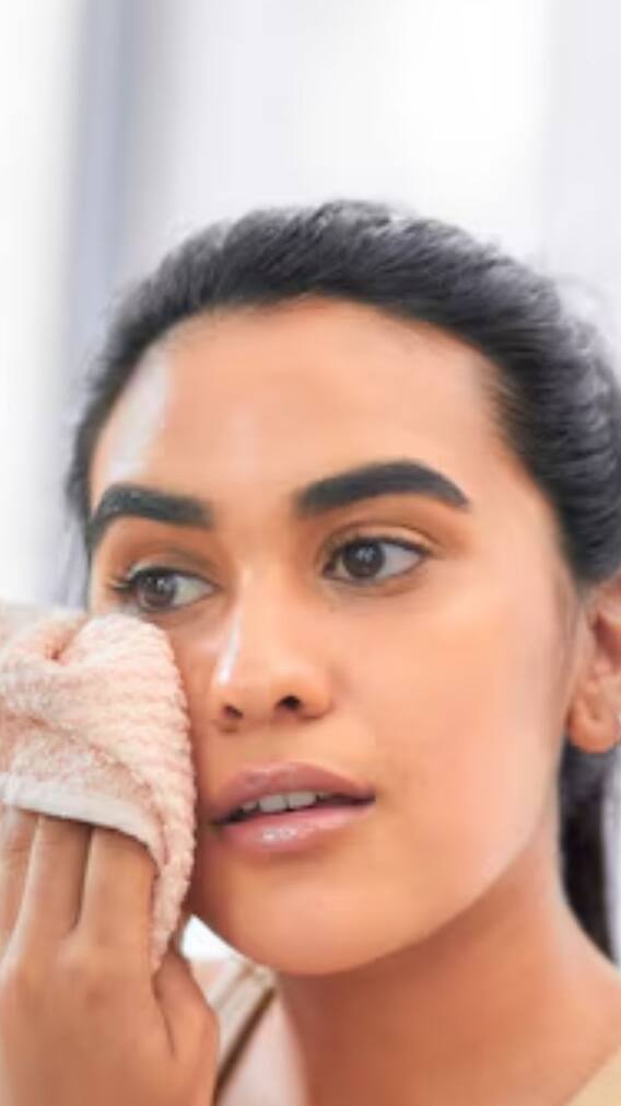 మేకప్​ని తీసేయడానికి ఈ సింపుల్ టిప్స్ ఫాలో అయిపోండి