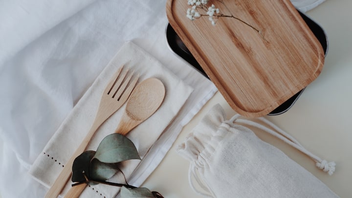 Food choices and carbon footprint: Our dietary habits have a significant impact on global emissions. Did you know that plant-based diets produce up to 75% fewer greenhouse gas emissions than meat-based ones? Meat production is incredibly resource-intensive — driving deforestation, emitting methane (30 times more harmful than CO₂), and burdening waste systems. (Image source: Canva)