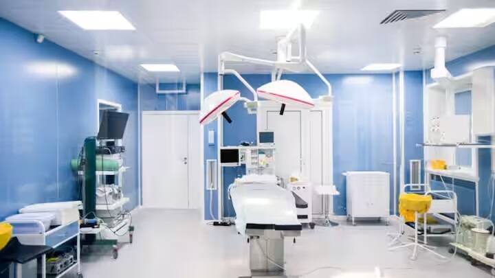 જો કોઈ વ્યક્તિ આવા પૈસાની છેતરપિંડી કરીને તેનું આયુષ્માન કાર્ડ બનાવે છે. અને મફત સારવારની સુવિધાનો લાભ લે છે. તો આવી સ્થિતિમાં સરકાર આટલી જ રકમની વસૂલાત કરી શકે છે. આ સિવાય અલગથી દંડ પણ થઈ શકે છે.