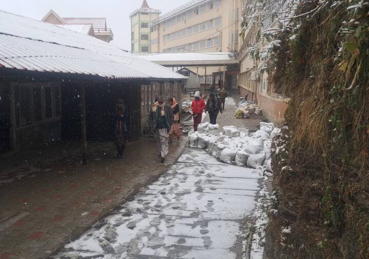 सेक्टर-1- संजौली, ढली, कुफरी, नालदेहरा, मशोबरा, बल्देयां. इसके प्रभारी एसडीएम शिमला ग्रामीण कविता ठाकुर हैं. सेक्टर-2- ढली-संजौली बाईपास, आईजीएमसी, लक्कड़ बाजार से विक्ट्री टनल, कैथू, भराड़ी, चौड़ा मैदान, एजी ऑफिस, अनाडेल और हिमाचल प्रदेश विश्वविद्यालय. इसके प्रभारी एडीएम लॉ एंड ऑर्डर अजीत भारद्वाज हैं.