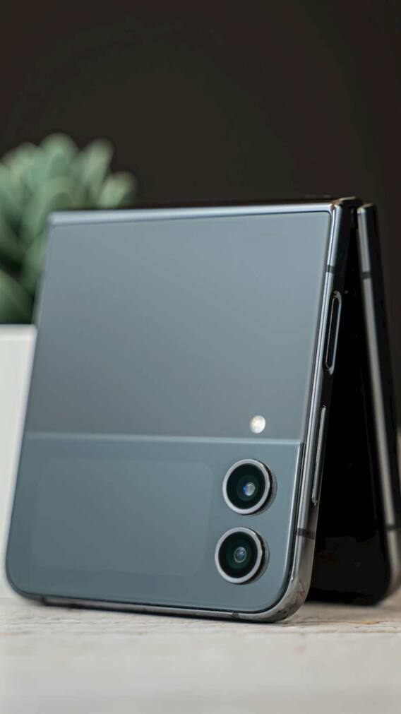 इस वजह से महंगे होते हैं Foldable Smartphones!