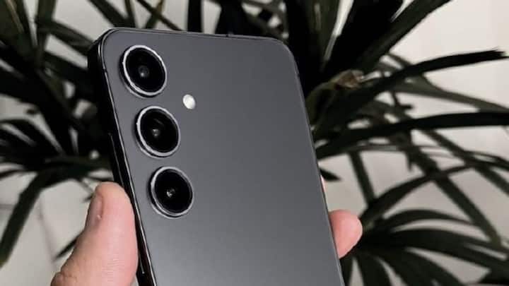 आप इसे सिर्फ 4,889 रुपये की मंथली ईएमआई पर भी खरीद सकते हैं. साथ ही साथ Flipkart Axis Bank Credit Card से शॉपिंग पर आपको 5% का इंस्टेंट कैशबैक भी मिल जाएगा.