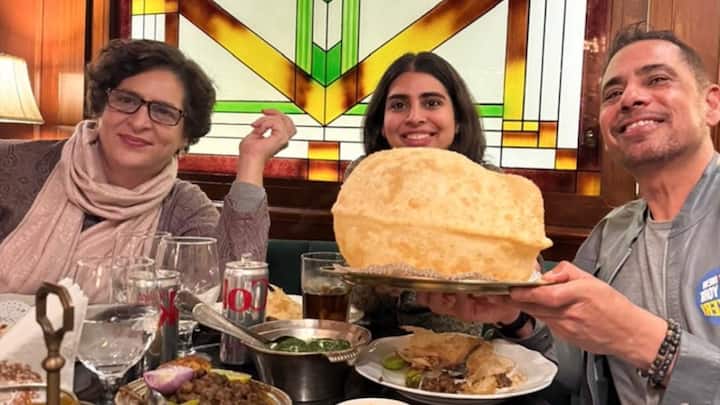 यह रेस्तरां अपनी समृद्ध पाक विविधता के लिए जाना जाता है और विशेष रूप से अपने छोले भटूरे के लिए प्रसिद्ध है.