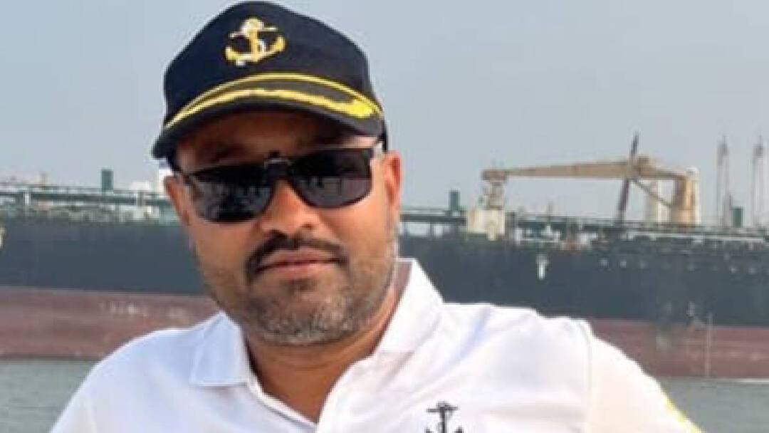 'वो अलग ही मंजर था...', मुंबई में 57 लोगों की जान बचाने वाले सीवान के लाल ने बताई आखों देखी, राष्ट्रपति करेंगी सम्मानित BIHAR Siwan Captain Anmol Srivastava saved Life of 57 people in Mumbai incident President will honour him ann 'वो अलग ही मंजर था...', मुंबई में 57 लोगों की जान बचाने वाले सीवान के लाल ने बताई आखों देखी, राष्ट्रपति करेंगी सम्मानित