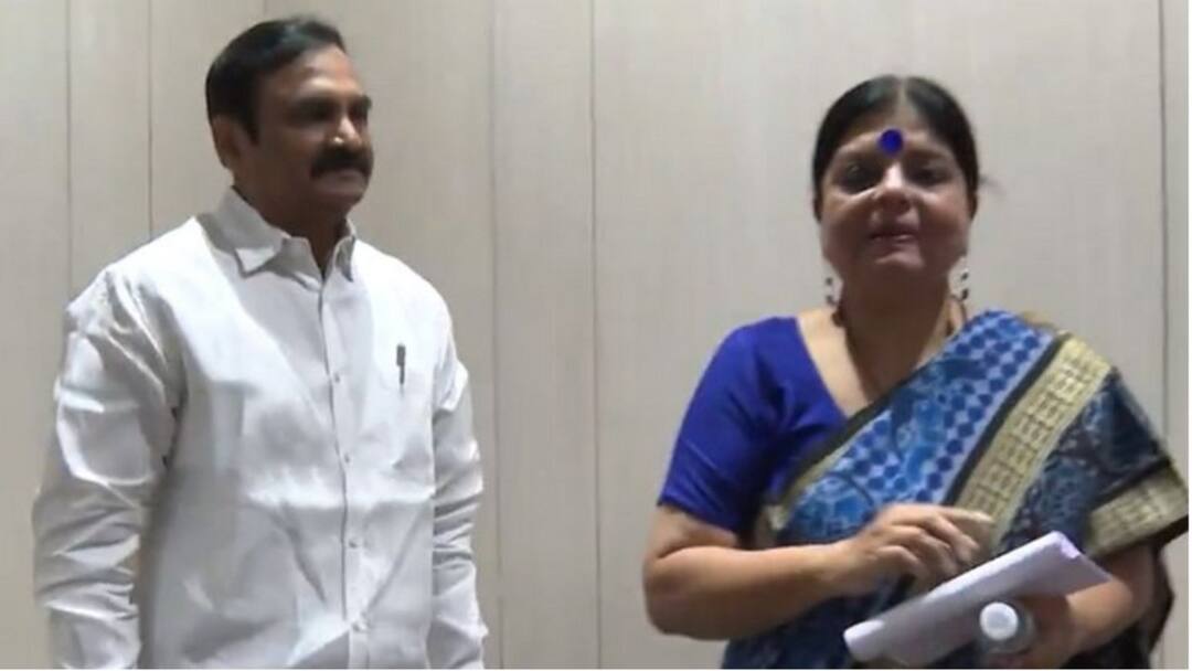 Allu Arjun Father-in-law: కాంగ్రెస్ పెద్దలతో అల్లు అర్జున్ మామ సమావేశం, సంధ్య థియేటర్ ఎపిసోడ్లో నెక్ట్స్ ఏం జరగబోతోంది? pushpa 2 hero Allu Arjun Father in law kancharla chandrasekhar reddy met with deep das munshi Allu Arjun Father-in-law: కాంగ్రెస్ పెద్దలతో అల్లు అర్జున్ మామ సమావేశం, సంధ్య థియేటర్ ఎపిసోడ్లో నెక్ట్స్ ఏం జరగబోతోంది?