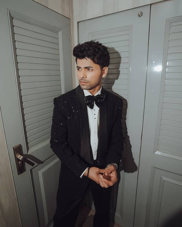 इस लिस्ट में 'अलादीन', 'हीरो- गायब मोड ऑन', 'चंद्र नंदिनी' जैसे शोज का नाम शामिल है. इन शोज ने सिद्धार्थ को खूब फेम मिला था. फिर वो ‘धूम 3' में आमिर खान के बचपन का रोल प्ले करते भी दिखाई दिए थे. रिपोर्ट्स के अनुसार एक्टर की नेटवर्थ करीब 42 करोड़ रुपए है.