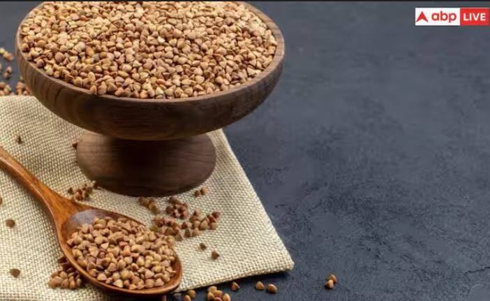 ਸਵੇਰੇ ਖਾਲੀ ਪੇਟ ਮੇਥੀ ਦਾ ਪਾਣੀ ਪੀਣ ਨਾਲ ਸਰੀਰ 'ਚ ਮੌਜੂਦ ਜ਼ਹਿਰੀਲੇ ਤੱਤ ਬਾਹਰ ਨਿਕਲ ਜਾਂਦੇ ਹਨ, ਇਸ ਲਈ ਗਰਭ ਅਵਸਥਾ ਦੌਰਾਨ ਔਰਤਾਂ ਨੂੰ ਇਸ ਦਾ ਸੇਵਨ ਡਾਕਟਰ ਦੀ ਸਲਾਹ 'ਤੇ ਹੀ ਕਰਨਾ ਚਾਹੀਦਾ ਹੈ।