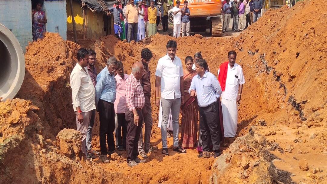தஞ்சை விளார் சாலை பழுதான பாதாள சாக்கடை குழாய் சீரமைப்பு பணி: மாநகராட்சி மேயர் பார்வையிட்டு ஆய்வு