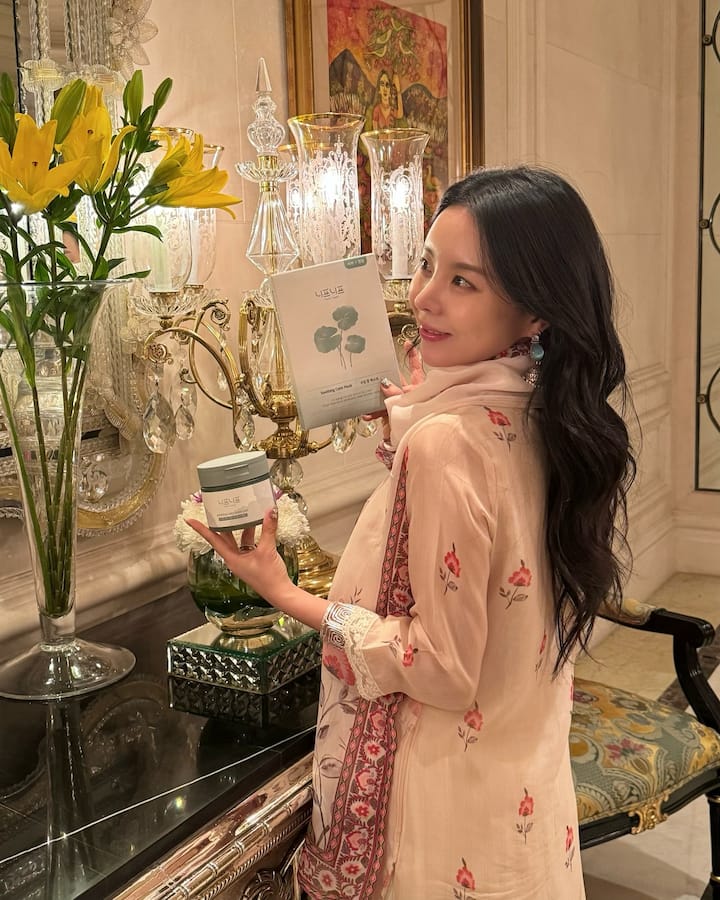 She was one of the first family members J-Hope spoke about publicly. Initially, her favorite BTS member was Jungkook, but she later switched to Jimin.