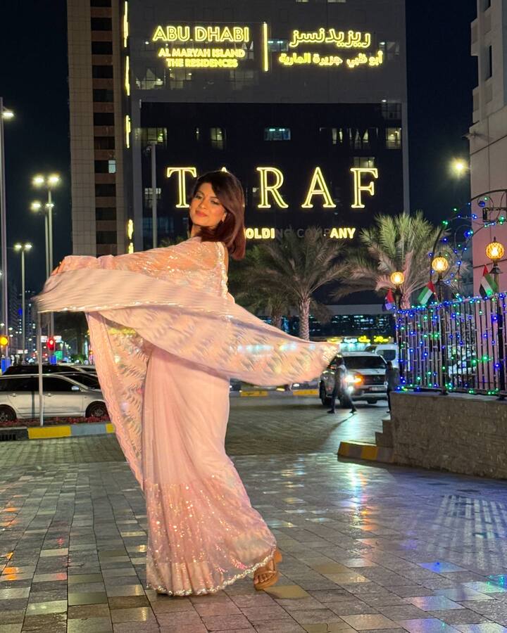 लोकप्रिय मराठी अभिनेत्री धनश्री काडगावकर सध्या दुबईमध्ये सफरनामा करतेय.