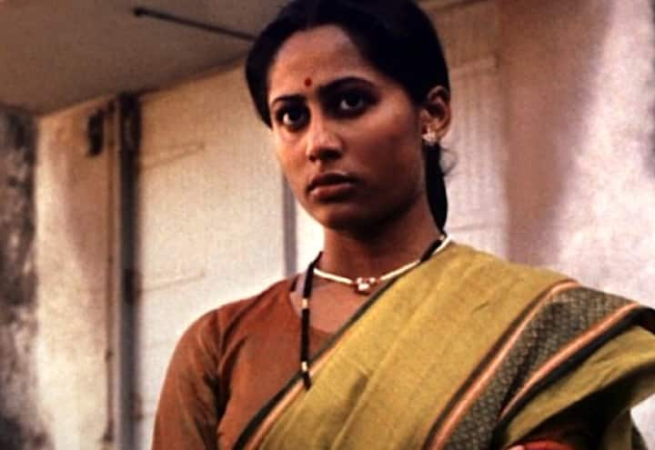 Bhumika (1977): Starring Smita Patil, 'Bhumika' is a semi-autobiographical account of the life of Hansa Wadkar, a Marathi actress.