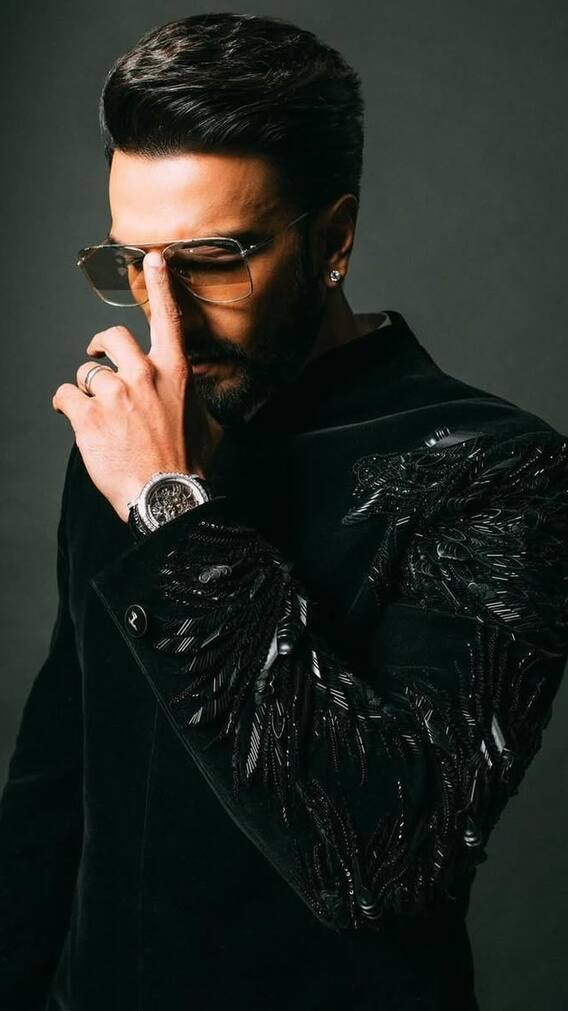 सोशल मीडिया पर आखिर क्यों उड़ रही है रणवीर सिंह की धज्जियां?