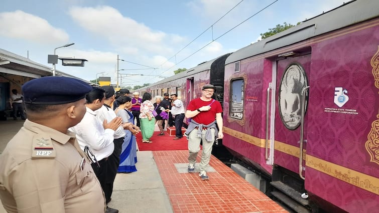 Special Train Transport Bengaluru to Thanjavur including TV CCTV Gym பெங்களூர் டூ தஞ்சாவூர்: டிவி, ஜிம், சிசிடிவி கேமரா வசதிகளுடன் கலக்கலாக வந்த ஸ்பெஷல் ரயில்!