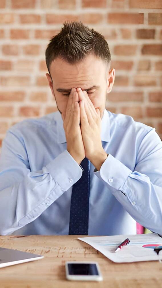 Google Meet में रोने लगा कर्मचारी! टेक कंपनियों में फ्रेशरों पर हो रही ज्यादती का हुआ खुलासा