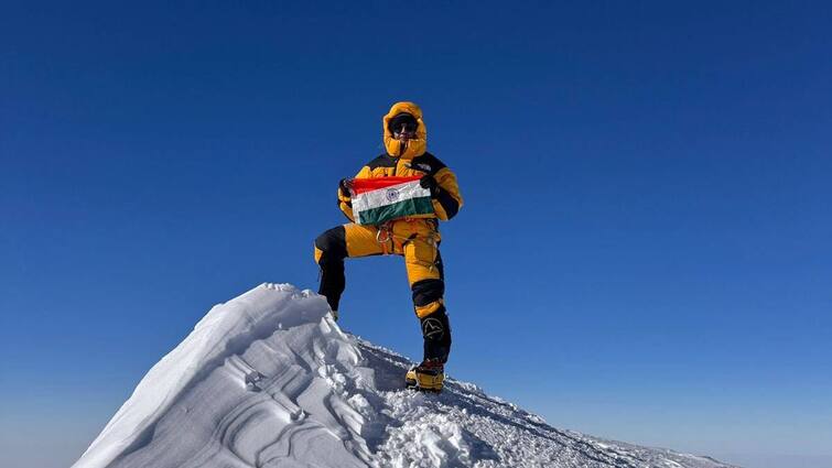 TN Minister thangam thennarasu wishes to First Tamil woman to climb Antarctica's peak அண்டார்டிகா சிகரத்தில் ஏறி சாதனை படைத்த முதல் தமிழ் பெண் - குவியும் பாராட்டு