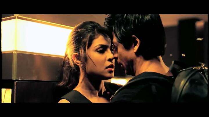 कुछ रिपोर्ट्स में यहां तक कहा गया है कि शाहरुख की पत्नी गौरी खान ने इन खबरों के बाद सीधे प्रियंका चोपड़ा को शाहरुख से दूर रहने की चेतावनी दे डाली थी. हालांकि इस पूरे प्रकरण को लेकर एक इंटरव्यू के दौरान शाहरुख ने खुलकर ये पूरा मामला बताया था.