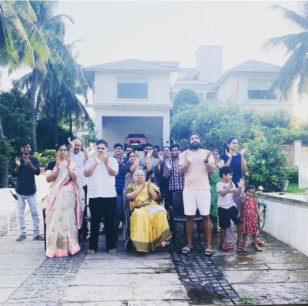 अल्लू अर्जुनच्या या आलिशान बंगल्यात मोठे गार्डनर आहे. या ओपन गार्डनवर अल्लू अर्जुनची मुलं खेळताना दिसतात.