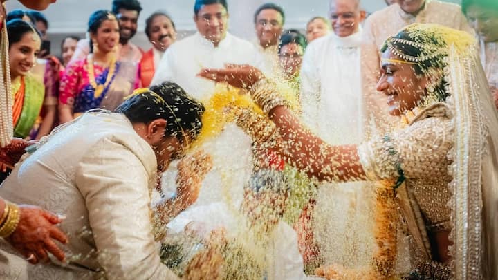 PV Sindhu Wedding Pics: भारत की बैडमिंटन स्टार पीवी सिंधु ने 22 दिसंबर को शादी कर ली है. अब उन्होंने शादी की बेहद खूबसूरत तस्वीरें साझा की हैं.