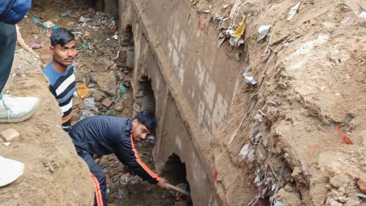 भले ही संभल एक छोटा शहर है, लेकिन पर्यटन स्थलों में इसकी अच्छी खासी हिस्सेदारी है. इस शहर के कदम-कदम में इतिहास बसता है.उल्लेखनीय है कि बीते कुछ समय में प्रशासन की मौजूदगी में लगातार खुदाई का काम चल रहा. अब तक कार्रवाई में कई बंद पड़े मंदिर मिले हैं.