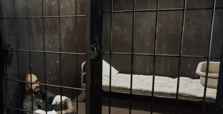 ਨੇਪਾਲ ਵਿੱਚ ਸਭ ਤੋਂ ਵੱਧ ਅਕਸਰ ਰਿਪੋਰਟ ਕੀਤੇ ਗਏ ਅਪਰਾਧ ਕਸਟਮ ਚੋਰੀ ਹੈ, ਬਹੁਤ ਸਾਰੇ ਭਾਰਤੀਆਂ ਨੂੰ ਕਸਟਮ ਡਿਊਟੀ ਤੋਂ ਬਚਣ ਦੀ ਕੋਸ਼ਿਸ਼ ਕਰਨ ਲਈ ਗ੍ਰਿਫਤਾਰ ਕੀਤਾ ਗਿਆ ਹੈ। ਇਸ ਤੋਂ ਇਲਾਵਾ ਫਰਜ਼ੀ ਮੁੱਦਾ ਅਤੇ ਨਸ਼ਾ ਤਸਕਰੀ ਵੱਡੇ ਅਪਰਾਧ ਹਨ।