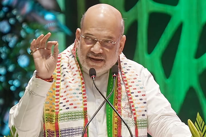 गृह मंत्री के बयान के बाद बीजेपी की बैठक हुई और जेडीयू नेताओं के बयान से ये साफ संकते मिलता है कि बिहार में सब कुछ ठीक तो नहीं चल रहा है. नीतीश कुमार बिहार की सत्ता पर पिछले 15 साल से काबिज हैं. इस दौरान वे कभी गठबंधन के साथ गए तो भी एनडीए के साथ बने रहे.