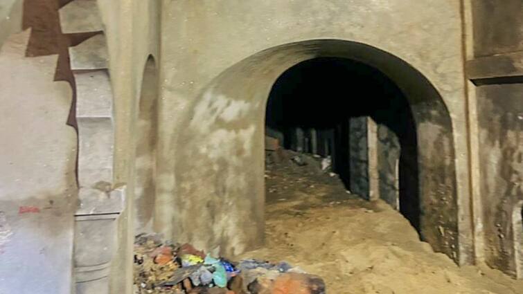 sambhal ASI Survey Red stone of the floor of bawri found during excavation in Chandausi of Sambhal ann चंदौसी: खुदाई में दिखी बावड़ी के फर्श की लाल पत्थर, 150 से 200 साल पुराने होने का अनुमान