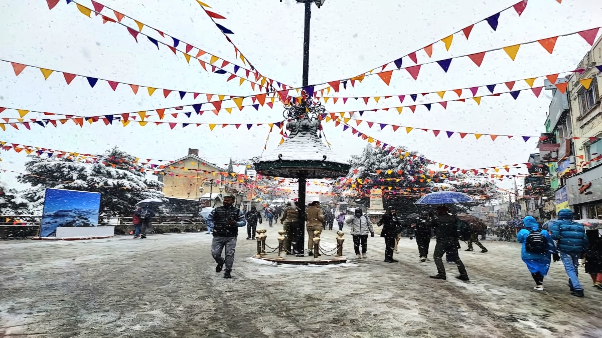 Himachal Pradesh Temperature: कुकुमसेरी में माइनस 6.9 डिग्री तक लुढ़का न्यूनतम तापमान, बर्फबारी के बीच ऑरेंज अलर्ट