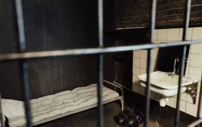 ਹੁਣ ਸਵਾਲ ਇਹ ਹੈ ਕਿ ਇਨ੍ਹਾਂ ਭਾਰਤੀਆਂ ਨੂੰ ਉੱਥੇ ਕਿਸ ਕਾਰਨ ਬੰਦ ਕੀਤਾ ਗਿਆ ਹੈ? ਜਾਣਕਾਰੀ ਅਨੁਸਾਰ ਜ਼ਿਆਦਾਤਰ ਭਾਰਤੀ ਨਸ਼ੇ ਨਾਲ ਸਬੰਧਤ ਅਪਰਾਧਾਂ ਦੇ ਨਾਲ-ਨਾਲ ਕਤਲ ਅਤੇ ਲੁੱਟ-ਖੋਹ ਵਰਗੇ ਗੰਭੀਰ ਅਪਰਾਧਾਂ ਲਈ ਜੇਲ੍ਹਾਂ ਵਿਚ ਬੰਦ ਹਨ।