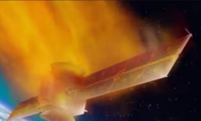 ਅਮਰੀਕਾ ਦੇ ਅਸਮਾਨ ਵਿੱਚ ਅੱਗ ਬਲਣ ਲੱਗ ਪਈ। ਇੰਝ ਲੱਗਿਆ ਜਿਵੇਂ ਕੋਈ ਮਿਜ਼ਾਈਲ ਆ ਰਹੀ ਹੋਵੇ। ਕਿਸੇ ਨੇ ਕਿਹਾ ਕਿ ਉਲਕਾਪਿੰਡ ਦੀ ਵਰਖਾ ਹੈ। ਹਾਲਾਂਕਿ ਜਦੋਂ ਸੱਚਾਈ ਸਾਹਮਣੇ ਆਈ ਤਾਂ ਚੀਨ ਦਾ ਐਂਗਲ ਸਾਹਮਣੇ ਆਇਆ।