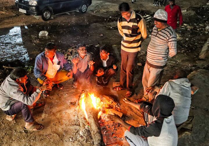 पहाड़ों पर रुक-रुक कर हो रही बर्फबारी का असर मैदानी इलाकों में साफ देखने को मिल रहा है. मौसम विभाग ने दिल्ली और एनसीआर के इलाकों में इस हफ्ते मौसम में बड़े फेरबदल का अनुमान जताया है.