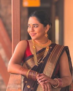 Mrunmayee deshpande : 'अवखळ हासरी, अल्लड लाजरी'; भावाच्या लग्नासाठी नटली मृण्मयी देशपांडे