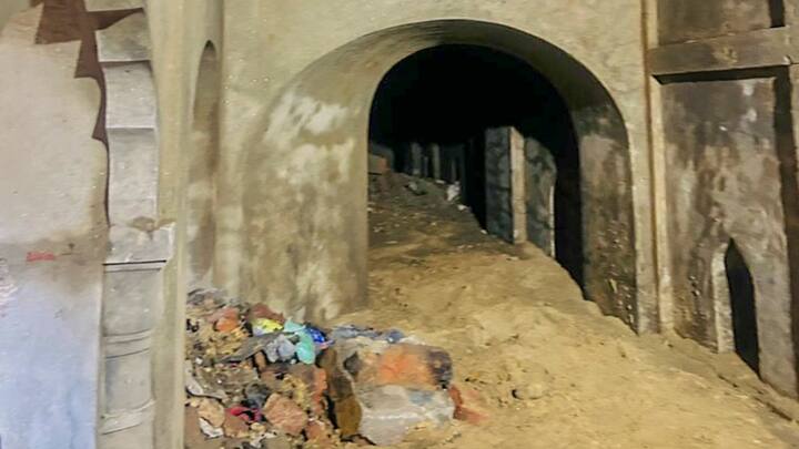 एक अन्य निवासी ने बताया कि आल्हा-ऊदल की लड़ाई इसी क्षेत्र में हुई थी. यहां कई ऐतिहासिक धरोहरें मौजूद हैं, जिसमें ‘तोता-मैना की कब्र’ भी शामिल है. इस जगह को अब अलग-अलग नामों से जाना जाता है.