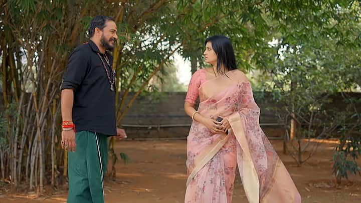 Satyabhama Today Episode:  క్రిష్.. మహదేవయ్య కొడుకు కాదని సత్య బయటపెడదాం అనుకుంటే ప్లాన్ రివర్సైంది. మహదేవయ్య రివర్స్ గేమ్ మొదలుపెట్టాడు... ఈ రోజు ఎపిసోడ్ లో ఏం జరిగిందంటే....