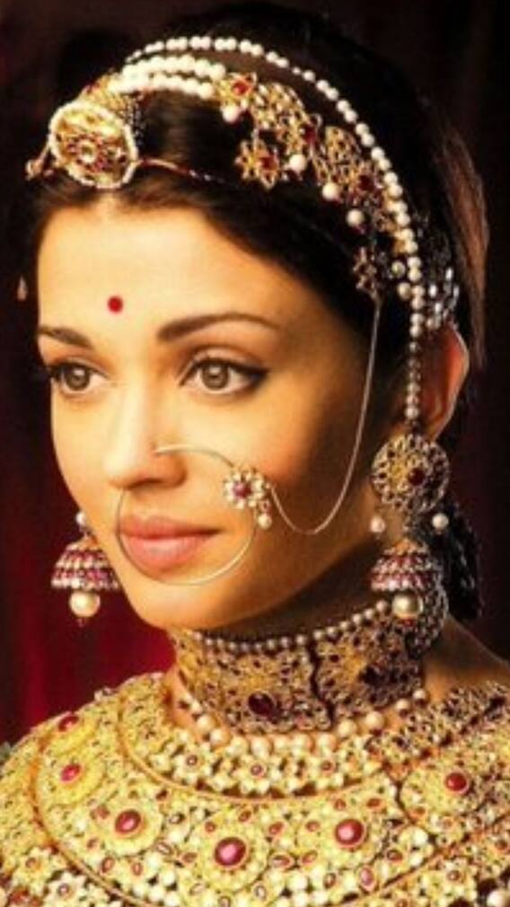 অস্কার মিউজিয়ামে জায়গা পেল ঐশ্বর্যার লেহঙ্গা