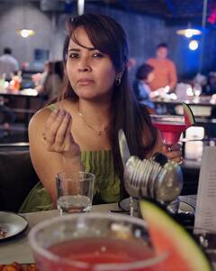 Anasuya Bharadwaj : బుగ్గలు పెంచిన అనసూయ.. కాక్​టైల్​ తాగుతూ క్యూట్ ఫోజులిచ్చిన బ్యూటీ