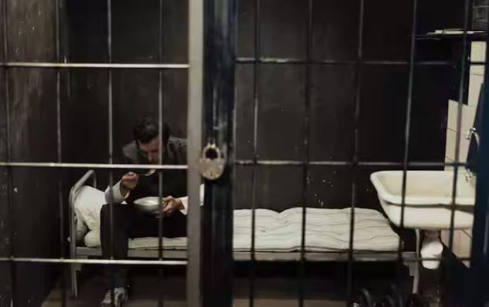 ਨੇਪਾਲ ਦੇ ਸਖ਼ਤ ਨਿਯਮਾਂ ਕਾਰਨ ਇੱਥੇ ਵਿਦੇਸ਼ੀ ਨਾਗਰਿਕਾਂ ਨੂੰ ਜਲਦੀ ਰਿਹਾਅ ਨਹੀਂ ਕੀਤਾ ਜਾਂਦਾ। ਇਹੀ ਕਾਰਨ ਹੈ ਕਿ ਇੱਥੇ ਵਿਦੇਸ਼ੀ ਨਾਗਰਿਕਾਂ ਨੂੰ ਘੱਟ ਹੀ ਜ਼ਮਾਨਤ ਦਿੱਤੀ ਜਾਂਦੀ ਹੈ। ਇੱਥੇ ਆਮ ਮੁਲਜ਼ਮ ਵੀ ਲੰਮਾ ਸਮਾਂ ਹਿਰਾਸਤ ਵਿੱਚ ਰਹਿੰਦੇ ਹਨ।