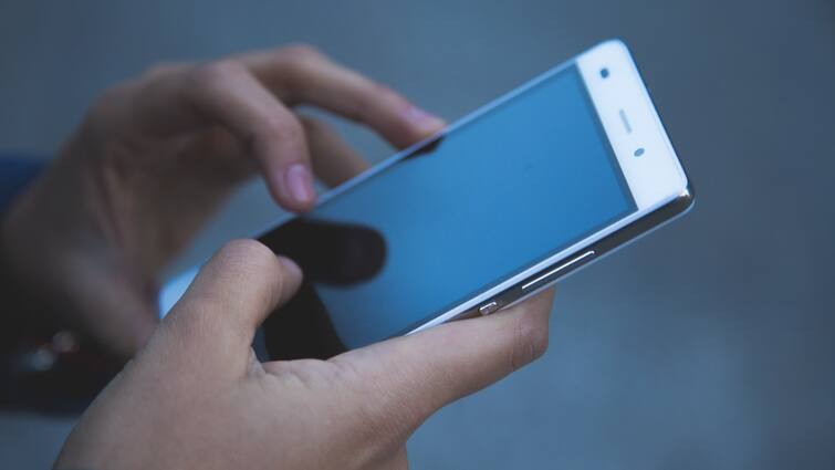 telecom companies to launch calling and sms only tariff plans after trai order अब वॉइस कॉलिंग और SMS के लिए अलग से आएगा प्लान, डेटा के लिए नहीं देने होंगे ज्यादा पैसे, TRAI का आदेश